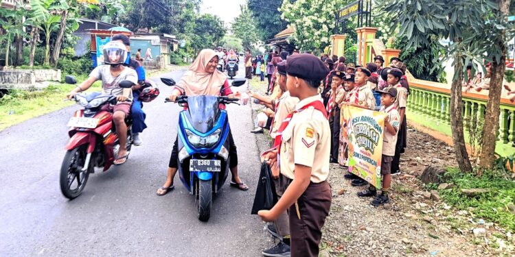 Pramuka Penggalang SDN 2 Papringan Gelar Aksi Berbagi Takjil dan Buka Puasa Bersama