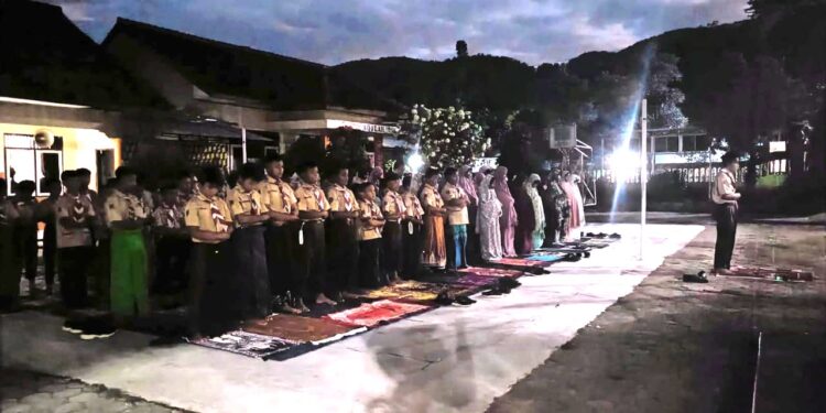 Pramuka Penggalang SDN 2 Papringan Gelar Aksi Berbagi Takjil dan Buka Puasa Bersama