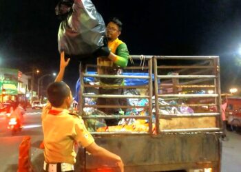 Pramuka Peduli (Pramuli) Banyumas Beraksi Pungut Sampah Sisa Nobar Indonesia Vs Australia