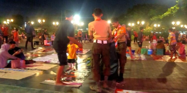 Pramuka Peduli (Pramuli) Banyumas Beraksi Pungut Sampah Sisa Nobar Indonesia Vs Australia