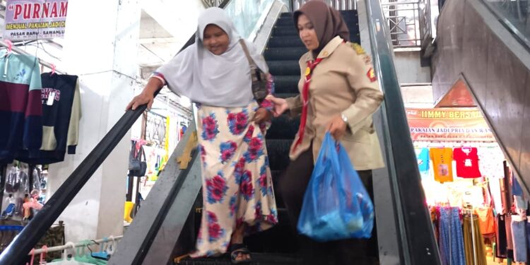 Kwarcab Pramuka Kota Sawahlunto Gelar Aksi Sosial Ramadhan di Pasar Sawahlunto