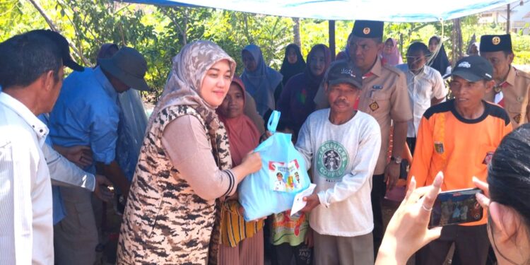 Ketua Kwarda Lampung Berikan Bantuan Untuk Korban Kebakaran Di Way Jepara Lampung Timur