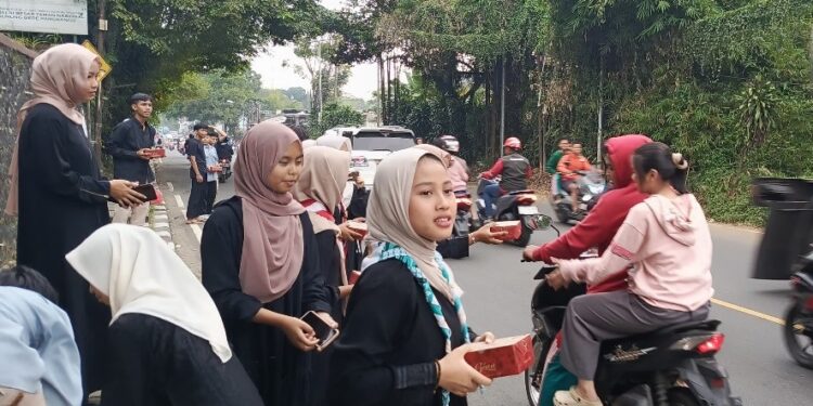Saka Wanabakti Kwartir Ranting Caringin Melaksanakan Kegiatan BUKBERBAGI (Buka Bersama & Berbagi Takjil)