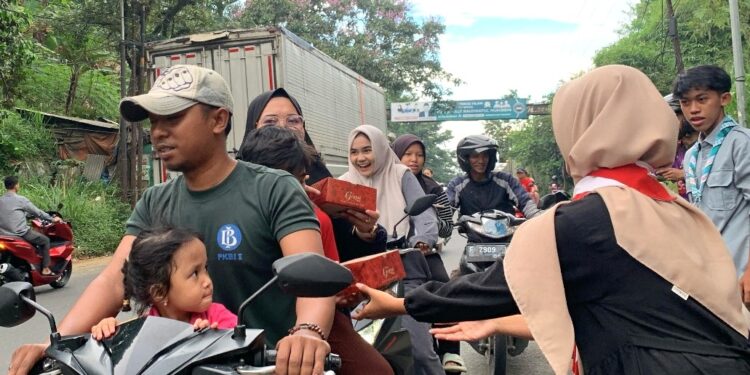 Saka Wanabakti Kwartir Ranting Caringin Melaksanakan Kegiatan BUKBERBAGI (Buka Bersama & Berbagi Takjil)