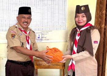 Abdimas Kwarran Purwokerto Utara Menyerahkan Dana Infak Untuk Pembangunan Masjid Nurul Iman SMPN 9 Purwokerto