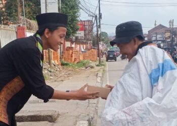 Gugus depan 29.123-29.124 pangkalan MA Al-Istiqomah laksanakan BukBerbagi Takjil 2025