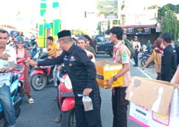 25 Ramadhan, Pramuka Di Aceh Selatan Bagikan Ratusan Takjil