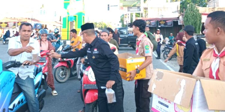 25 Ramadhan, Pramuka Di Aceh Selatan Bagikan Ratusan Takjil