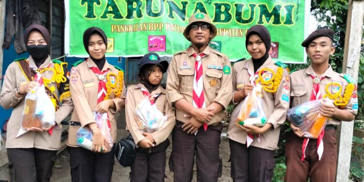 “Fisabilillah XI” Saka Tarunabumi Patimpeng : Berbagi Paket Lebaran, Tebar Kebahagiaan dengan Semangat Fisabilillah