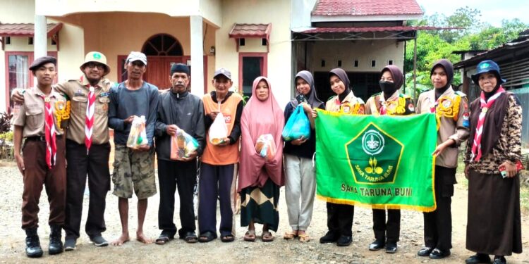 “Fisabilillah XI” Saka Tarunabumi Patimpeng : Berbagi Paket Lebaran, Tebar Kebahagiaan dengan Semangat Fisabilillah