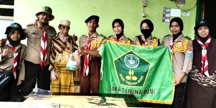 “Fisabilillah XI” Saka Tarunabumi Patimpeng : Berbagi Paket Lebaran, Tebar Kebahagiaan dengan Semangat Fisabilillah