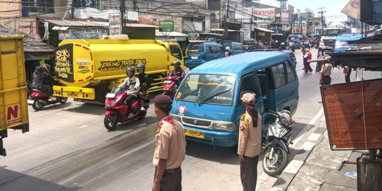 Gerakan Pramuka Kwartir Ranting Caringin melaksanakan kegiatan KBL (Karya Bakti Lebaran)