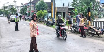 Saka Bhayangkara Polres Sukoharjo Bantu Pengaturan Lalu Lintas dalam Kecelakaan Kereta di Timur Terminal Sukoharjo