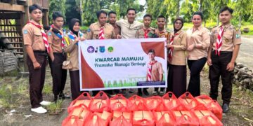 Baksos Ramadhan, Saka Bhayangkara Polsek Kalukku Bagikan Takjil Ke Masyarakat Dan Pelintas Jalan