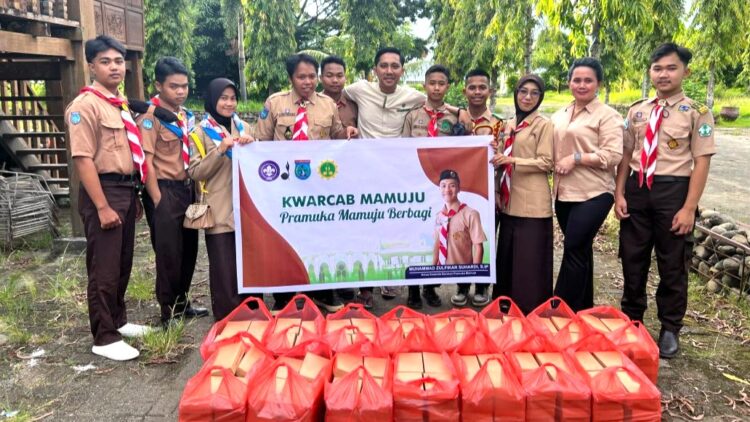 Baksos Ramadhan, Saka Bhayangkara Polsek Kalukku Bagikan Takjil Ke Masyarakat Dan Pelintas Jalan