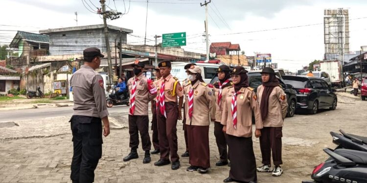 Gerakan Pramuka Kwartir Ranting Caringin turut serta dalam kegiatan Pengamanan Lalu Lintas menjelang Hari Raya Idul Fitri 1446 H pada hari Kamis