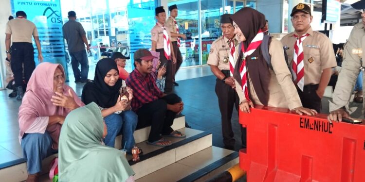 Beri Dukungan Semangat Kepada Pramuka, Kwarda Lampung Kunjungi Posko Karya Bakti Lebaran Di Kalianda Dan Pelabuhan Bakauheni