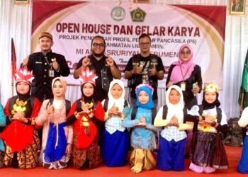 MACI Banyumas Bagikan Peralatan Sekolah kepada Pramuka MI Al Masruriyah Juara Pesta Siaga Kwarcab