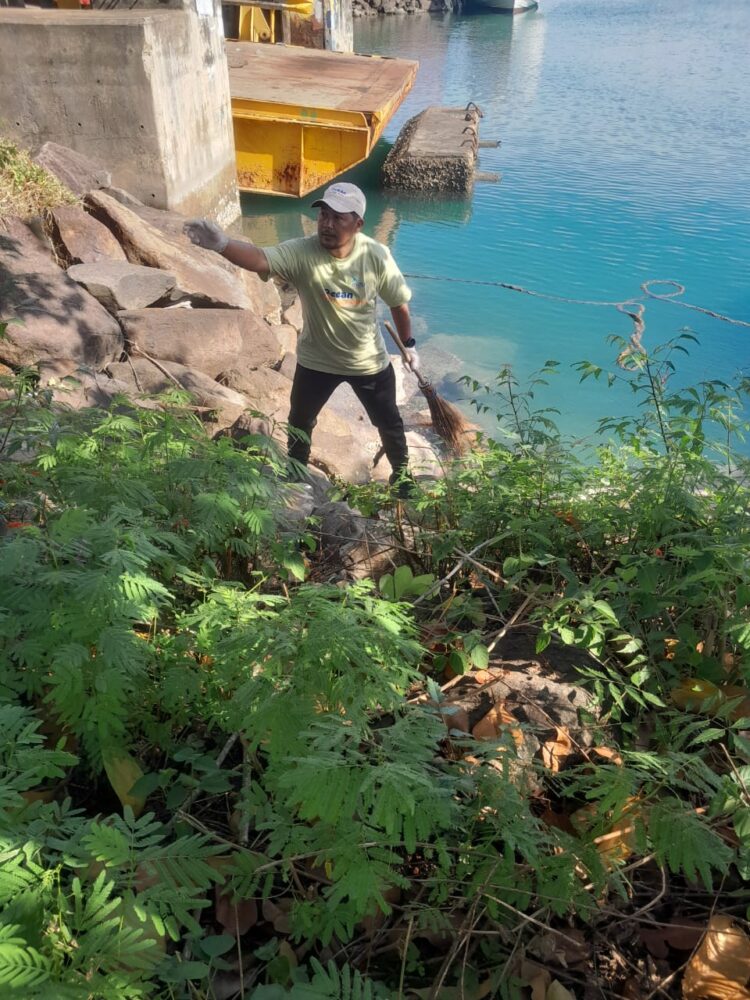 Pramuka Peduli melaksanakan kegiatan Ocean Clean Up Day di Pelabuhan Ulelheu Banda Aceh