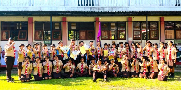 Dikukuhkan Ketua Kwarcab Gianyar, Ambalan Sahadewa – Goridewi SMAN 1 Payangan Lahirkan Tujuh Orang Pramuka Garuda