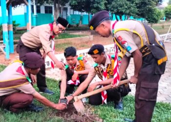 Pramuka Bersama Untuk Bumi: Aksi Penanaman Pohon dan Eliminasi Sampah Plastik
