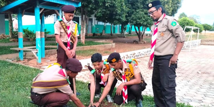 Pramuka Bersama Untuk Bumi: Aksi Penanaman Pohon dan Eliminasi Sampah Plastik