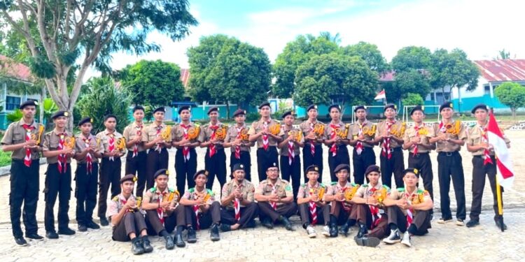 Menjadi Tangguh dan Berkarakter: Calon Penegak Putra SMAN 19 Bone dilantik menjadi Penegak Bantara