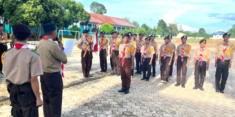 Menjadi Tangguh dan Berkarakter: Calon Penegak Putra SMAN 19 Bone dilantik menjadi Penegak Bantara