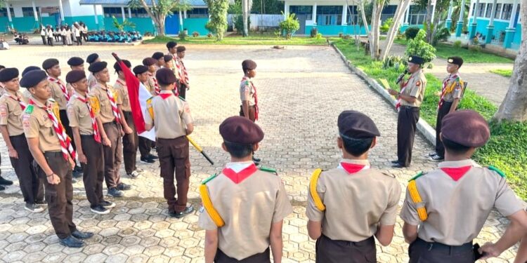 Menjadi Tangguh dan Berkarakter: Calon Penegak Putra SMAN 19 Bone dilantik menjadi Penegak Bantara