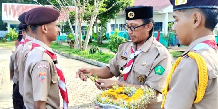 Menjadi Tangguh dan Berkarakter: Calon Penegak Putra SMAN 19 Bone dilantik menjadi Penegak Bantara