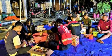 Pramuka Bantu Di Dapur Umum Banjir Tegowanu