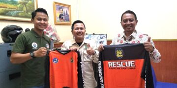 PT. BPR BKK Purwokerto Serahkan Kaos Lapangam Untuk Pramuka Peduli Banyumas