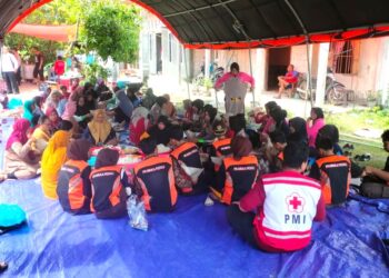 Pramuka Siapkan 1000 Nasi Bungkus Di Dapur Umum Posko Banjir