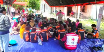 Pramuka Siapkan 1000 Nasi Bungkus Di Dapur Umum Posko Banjir