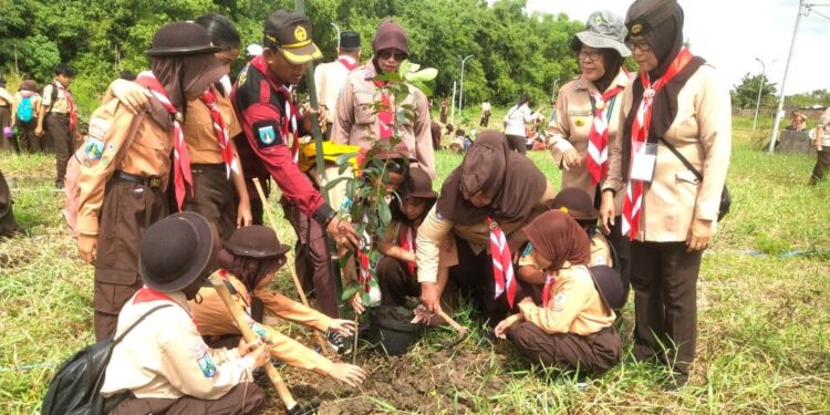 Galang Bakti Lingkungan 2025, Pramuka Surabaya Tanam Ribuan Bibit di Tahura
