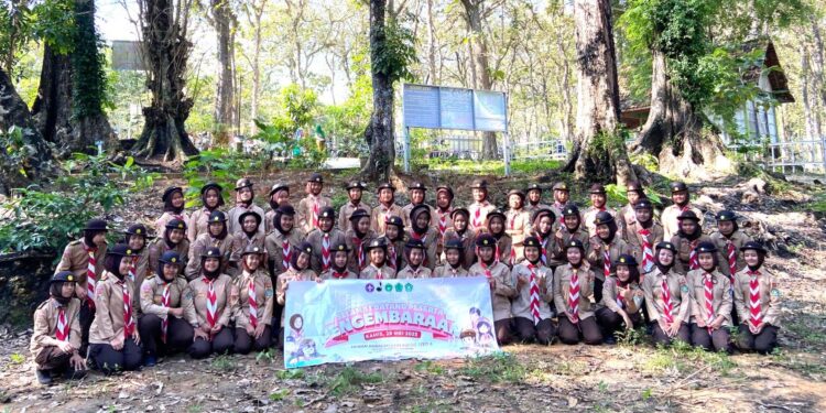 Menembus Rimba Bersama Penegak MA Sunniyyah Selo di Sendang Coyo