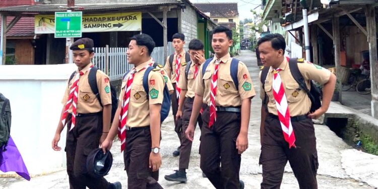 Menembus Rimba Bersama Penegak MA Sunniyyah Selo di Sendang Coyo