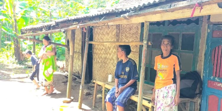 Serumah Dengan Kandang Sapi, Bu Marti’a Dapat Bantuan Pemugaran Rumah dari Kwarda Jatim