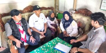 Usia 77 Tahun Buruh Tani, Bu Sari Asal Jember Dapat Bantuan Pemugaran RTLH Dari Kwarda Jatim