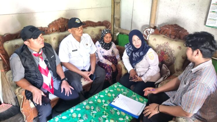 Usia 77 Tahun Buruh Tani, Bu Sari Asal Jember Dapat Bantuan Pemugaran RTLH Dari Kwarda Jatim