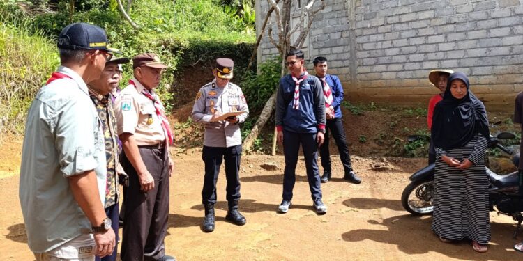 Ibu Sutiyah, 53 Tahun – Menguatkan Hidup dari Pedalaman Pule, Trenggalek Dapat Bantuan Bedah Rumah dari Kwarda Pramuka Jatim