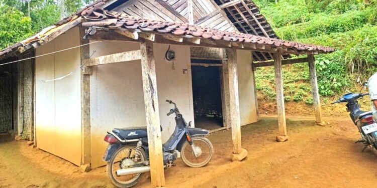 Ibu Sutiyah, 53 Tahun – Menguatkan Hidup dari Pedalaman Pule, Trenggalek Dapat Bantuan Bedah Rumah dari Kwarda Pramuka Jatim