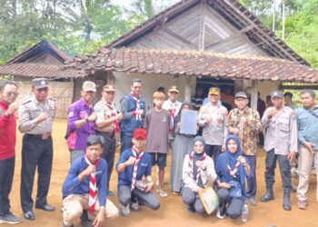 Ibu Sutiyah, 53 Tahun – Menguatkan Hidup dari Pedalaman Pule, Trenggalek Dapat Bantuan Bedah Rumah dari Kwarda Pramuka Jatim