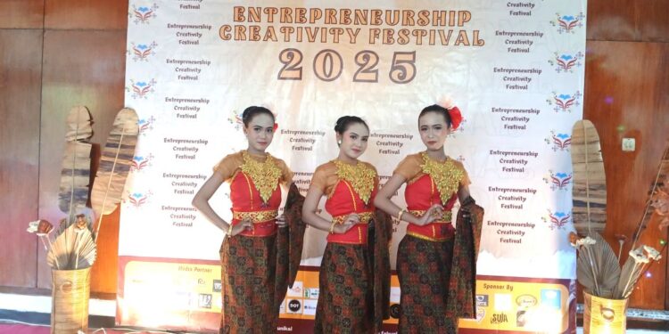 Seminar Nasional Kewirausahaan Kota Pekalongan Dibuka Dengan Tarian Tradisional Penuh Pesona Di Bawah Naungan Dewan Kerja Cabang Kota Pekalongan