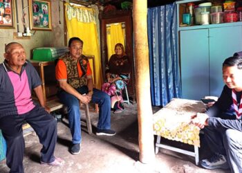 Hidup Sederhana di Magetan, Pak Andi Suwandi Tukang Sol Sepatu Mendapat Bantuan Program RTLH Kwarda Pramuka Jatim