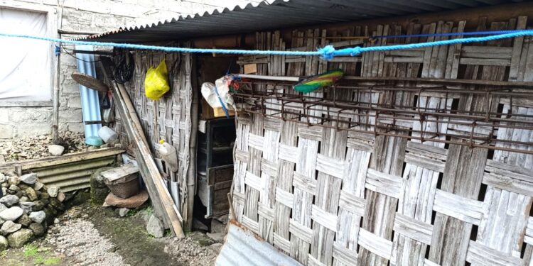 Hidup Sederhana di Magetan, Pak Andi Suwandi Tukang Sol Sepatu Mendapat Bantuan Program RTLH Kwarda Pramuka Jatim