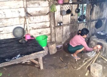 Seorang Janda 66 Tahun Asal Krucil Probolinggo Peroleh Bantuan Pemugaran Rumah Tidak Layak Huni dari Kwarda Pramuka Jatim