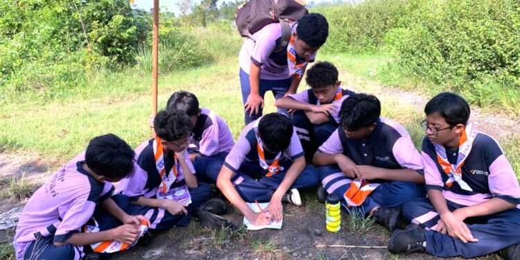 Standing With Scouts, Great in Leadership: Leadership Camp dan LT-1 Penuh Makna Pramuka SMP Nurul Fikri Sidoarjo