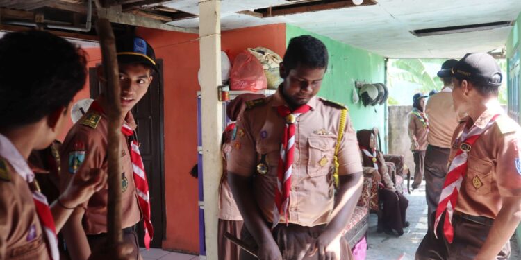 Perkemahan Wirakarya Daerah 2025 Zona Sidoarjo Resmi Dimulai dengan Aksi Sosial Pembongkaran RTLH