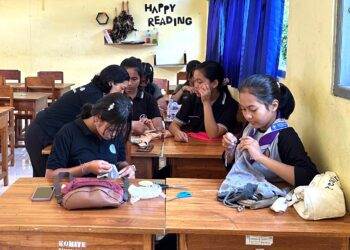 Latihan Menyisik Kain, Pramuka SMKN 1 Abang Asah Kemandirian Lewat Keterampilan Menjahit Karangasem, 23 Juni 2025